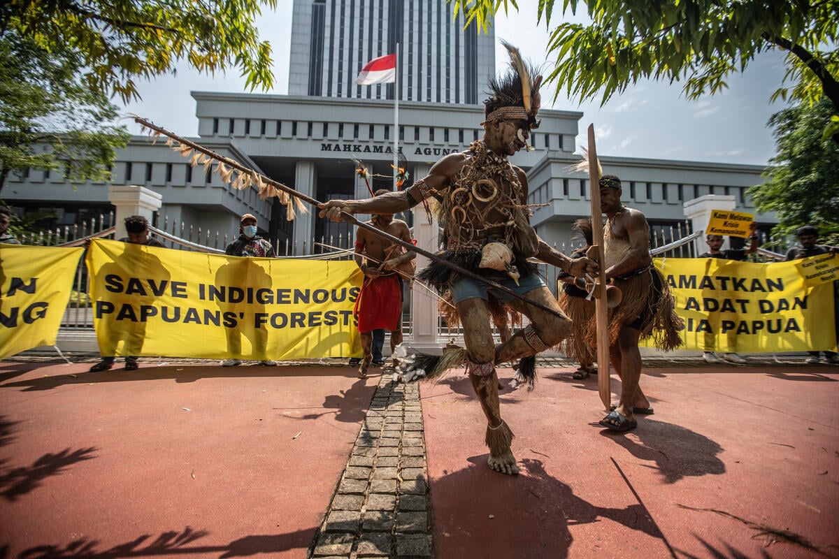 You are currently viewing 48 Jam Perjalanan dari Papua ke Jakarta: Suara Suku Awyu dan Suku Moi untuk Keadilan Melawan Perusahaan Kelapa Sawit