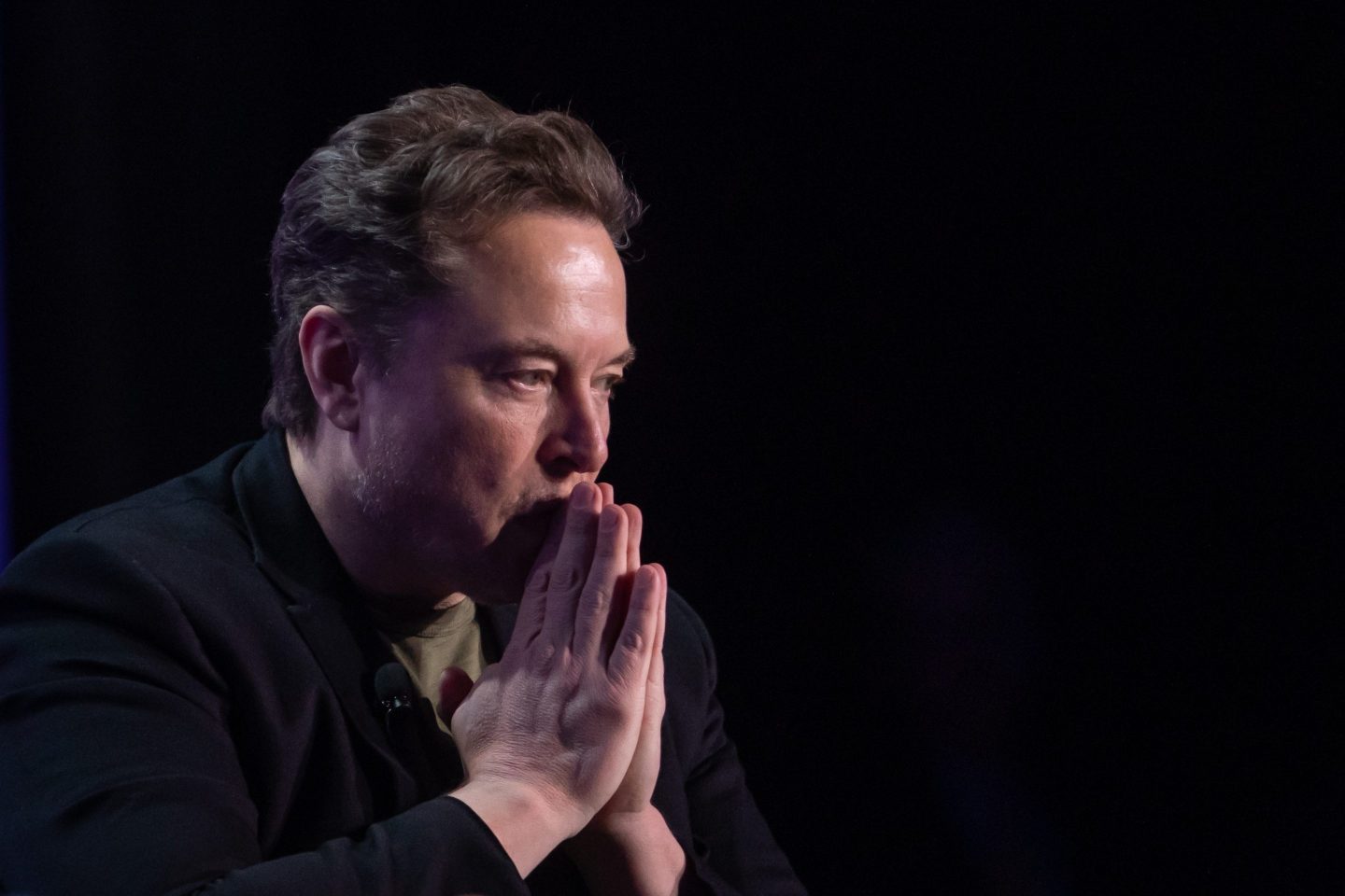 You are currently viewing Elon Musk Siap Tanam Chip Otak Kedua Minggu Depan