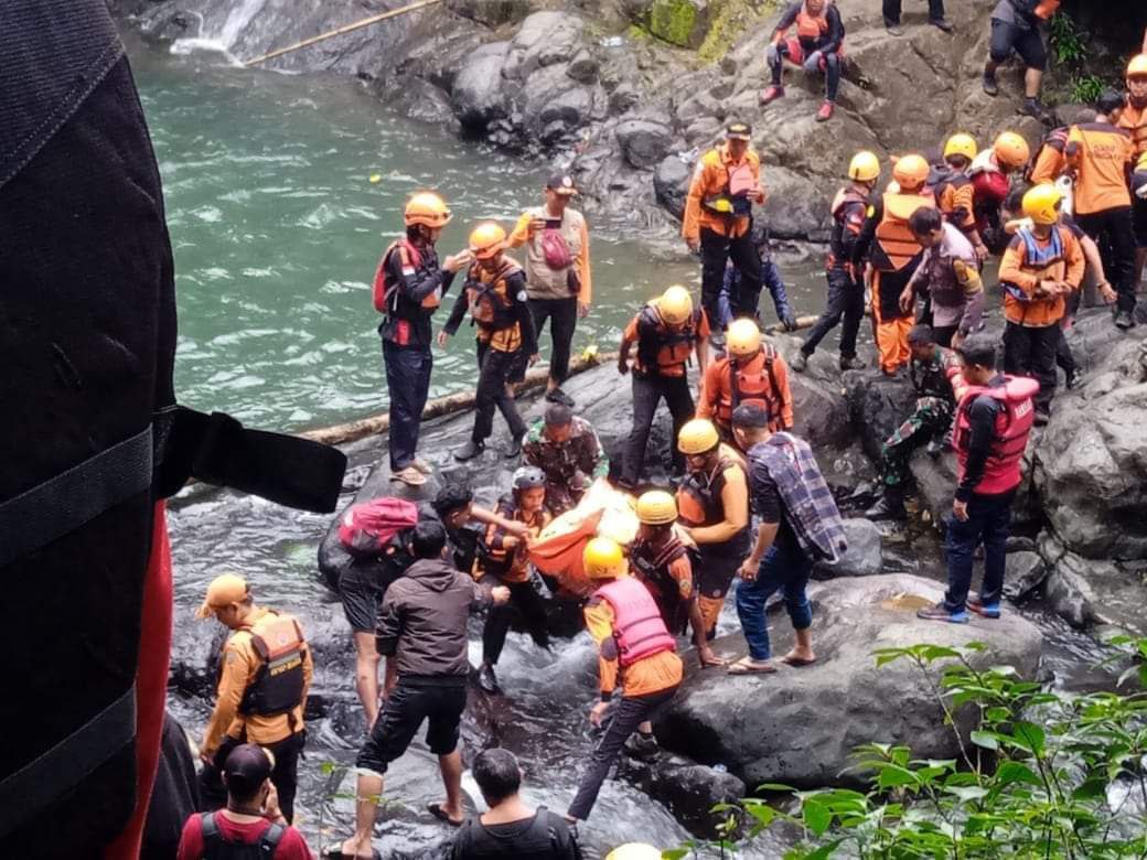 You are currently viewing Tragis, Dua Gadis Remaja Tenggelam di Air Terjun